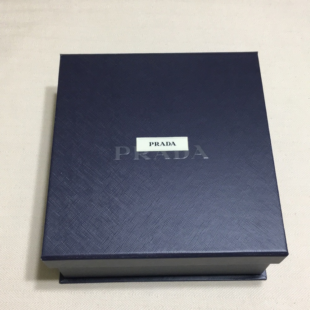🖤PRADA💕Magnetic 🧲 box NEW